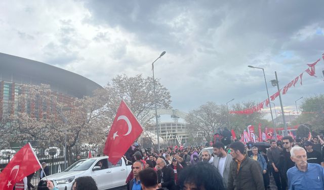 Özgür Özel'den Anıtkabir'e yürüyüş çağrısı