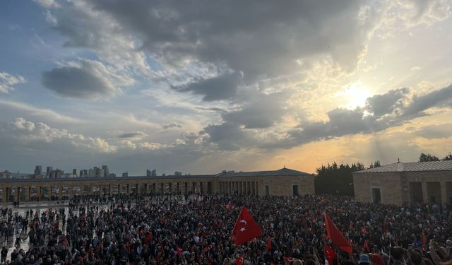 CHP heyeti ve vatandaşlar Anıtkabire ulaştı.