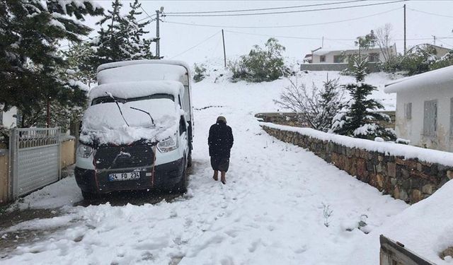 Erzincan'da kar, zor anlar yaşattı!