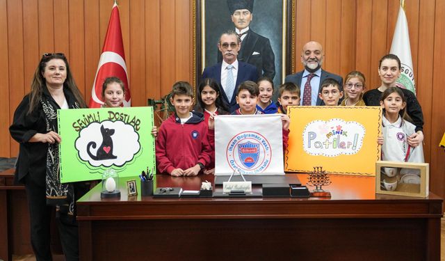 Erdal Beşikçioğlu ilkokul öğrencileriyle bir araya geldi