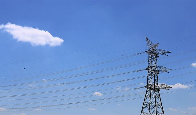 Türkiye'nin Enerji İthalat Faturası Nisanda Yüzde 3,2 Azaldı