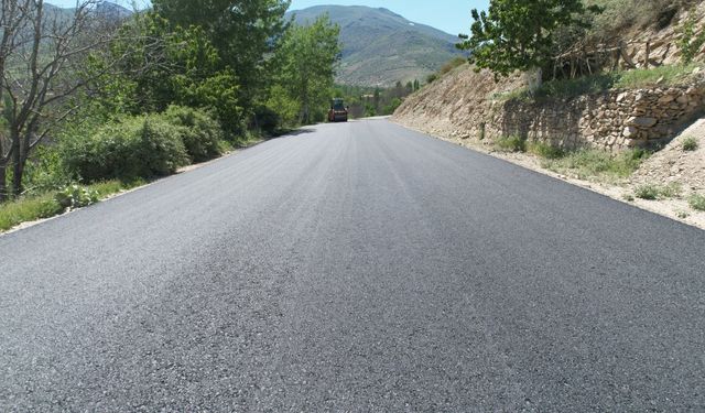 Yahyalı'da asfalt çalışmaları hız kesmeden devam ediyor