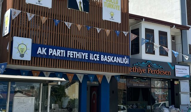 AK Parti binasına taşlı saldırı