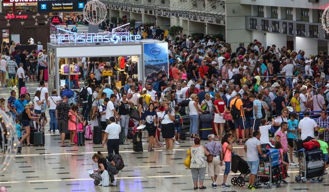 Antalya'da turist sayısı 3 milyon!