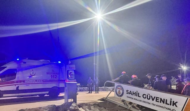 Balık tutarken denize düşüp yaralandı