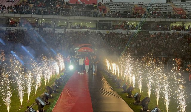 Eskişehirspor 3. Lig’e Yükseldi! Taraftarlar Stadyumu Doldurdu