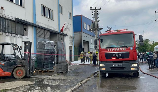 Fabrika deposunda yangın!