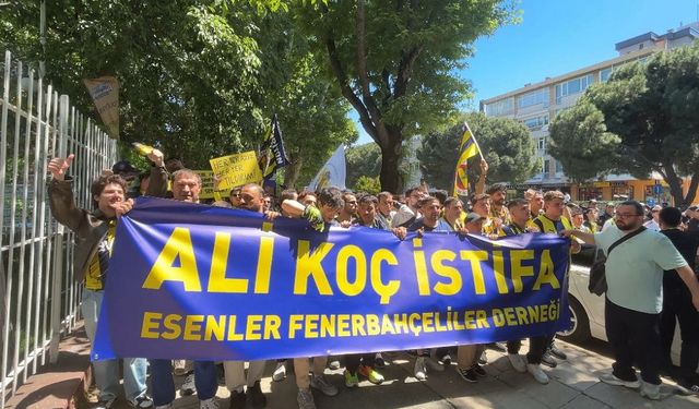 Fenerbahçeli taraftarlar yönetimi protes etmek için yürüdü