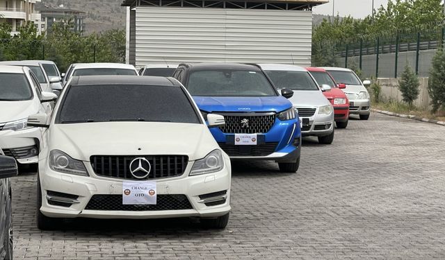 Hasar gören araçlarla sıfır araçları değiştirdiler!