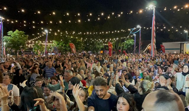Hıdırellez Gecesine Hüsnü Şenlendirici Konseri