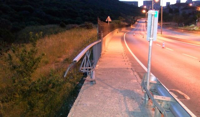 İstanbul - Maltepe’de otomobil gölete uçtu; sürücü kurtarılarak hastaneye kaldırıldı