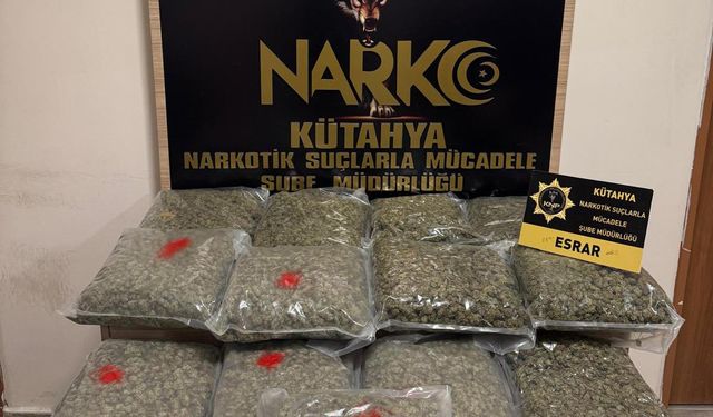 Kamyondan 15 kilo 840 gram esrar çıktı