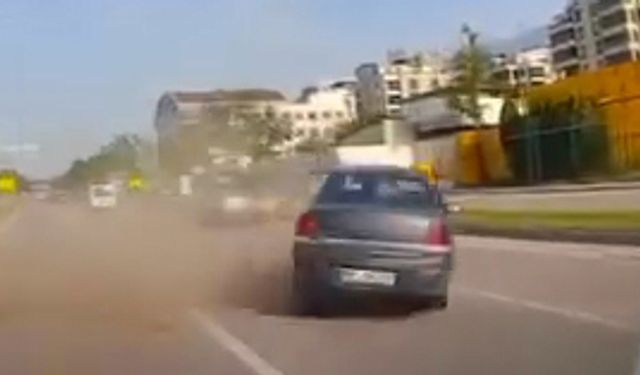 Lastiği patladı kazaya sebep oldu!