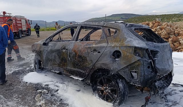 Nurdağı'nda seyir halindeki otomobil alev aldı!