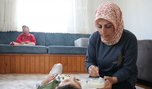 Serebral Palsili Oğullarına Sevgiyle Bakan Anne!