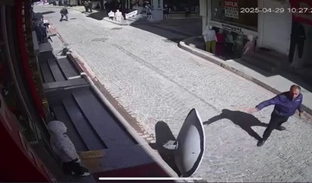 Sokakta yürürken kafasına anten düştü