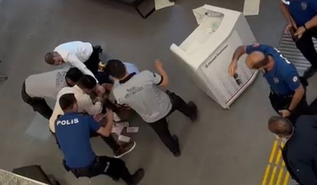 Şube müdürüne bıçak çekti