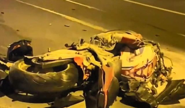 Tek Teker Giden Motosikletli Taksiye Çarptı: 1 Ölü, 1 Yaralı