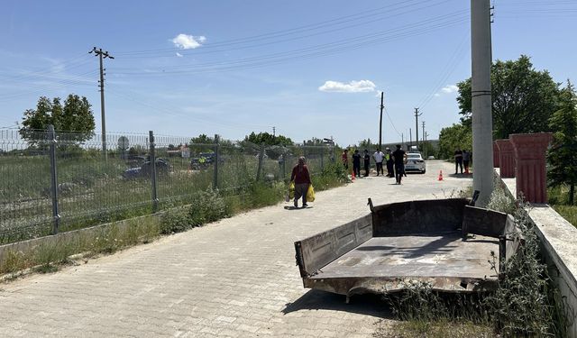 Tren traktöre çarptı!