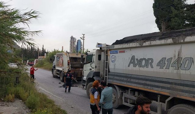 Yol Kenarındaki Çöpleri Toplarken Kamyon Çarptı