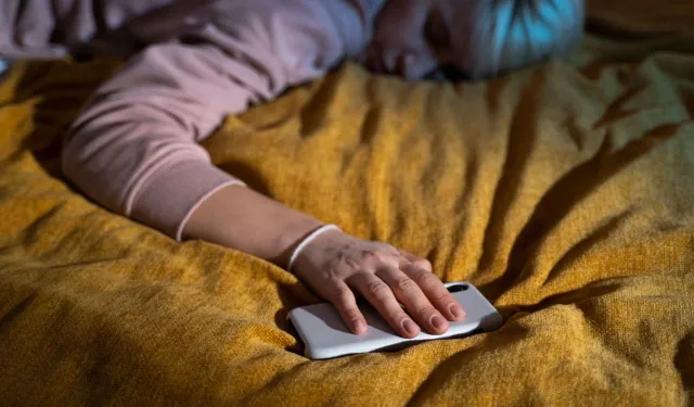 Alarm erteleme alışkanlığı yorgunluk hissini artırıyor