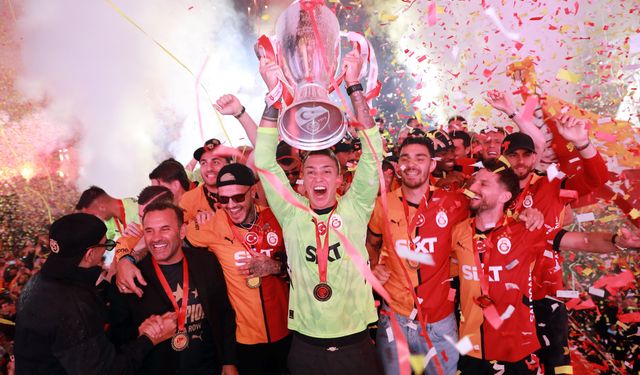 Galatasaray, Süper Lig Kupasını Törenle Aldı