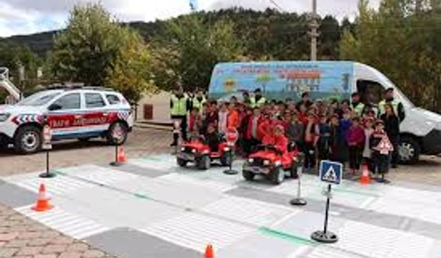 Öğrenciler trafik konusunda bilinçlendi
