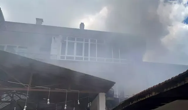 Çorlu'da 3 katlı apartmanda yangın çıktı
