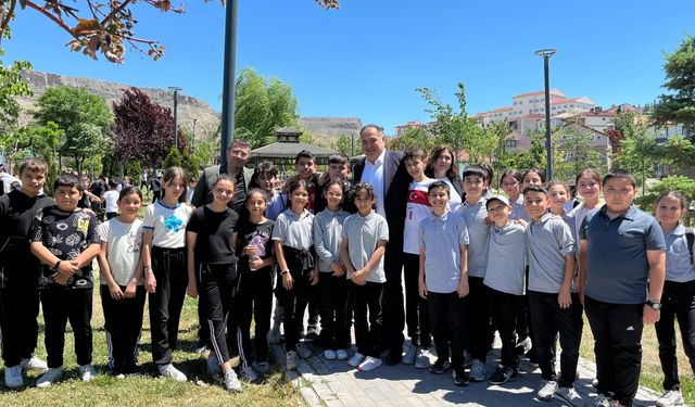Başkan Güngör, bahar şenliğine katıldı