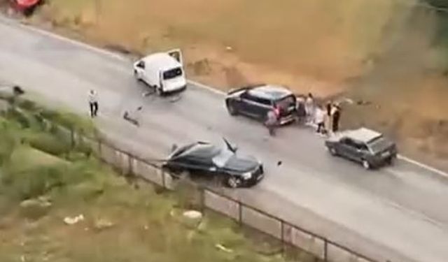 Atakum'da iki otomobil kafa kafaya çarpıştı