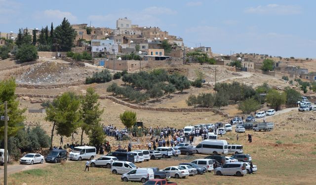İzmir'de kazada ölen 3 kardeş, toprağa verildi!