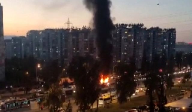 Minibüsü seyir halindeyken alev aldı!