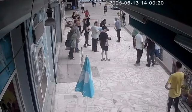 Otomobilin çarptığı motosikletli metrelerce savruldu
