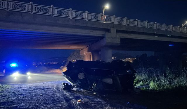 Sivas’ta Otomobil Kızılırmak’a Uçtu: 2 Yaralı