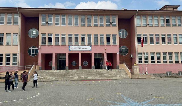 Yerdeki Çöpü Çöpe Atan Alperen'e Tablet Ödülü