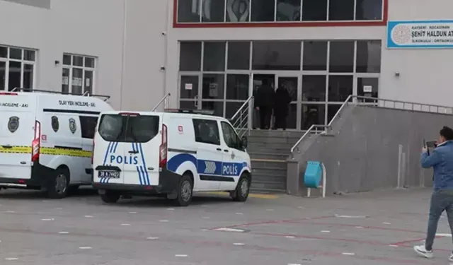 Öğretmenini tabancayla yaraladı