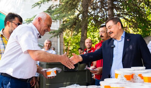 Gölbaşı Belediyesinden aşure ikramı