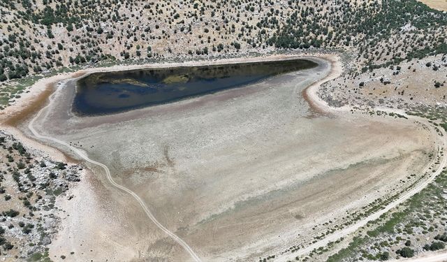 Adıyaman'daki Sülüklü Göl Kurumak Üzere!