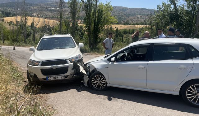 İki otomobilin çarpıştığı kazada 1 kişi yaralandı