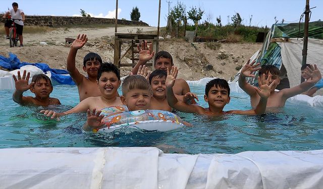 Öğretmen Berhan çocuklar için köy havuzu yaptı!
