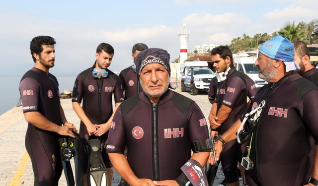 Antalya’da 15 Temmuz Anısına Denizde Türk Bayrağı Açtılar