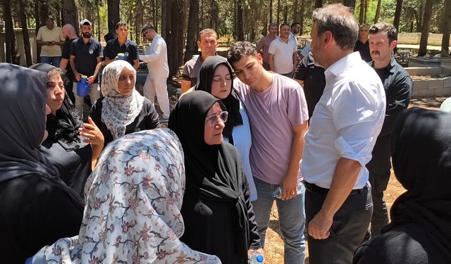 Bakan Bayraktar, teyzesinin cenazesinde!