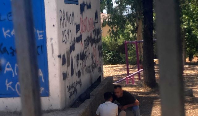 Çocuk parkında bacağından vuruldu