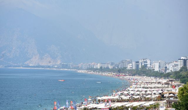 Güneşle Yarışan Deniz: Antalya’da Çifte Sıcaklık