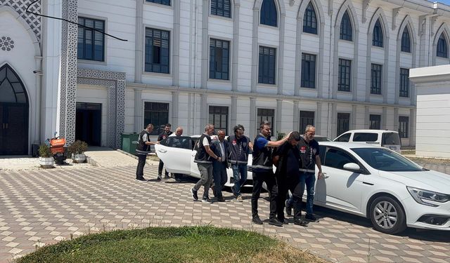 İki Yeğenini Öldürdü