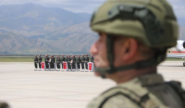 Şehit 6 asker için Hakkari'de tören düzenlendi!