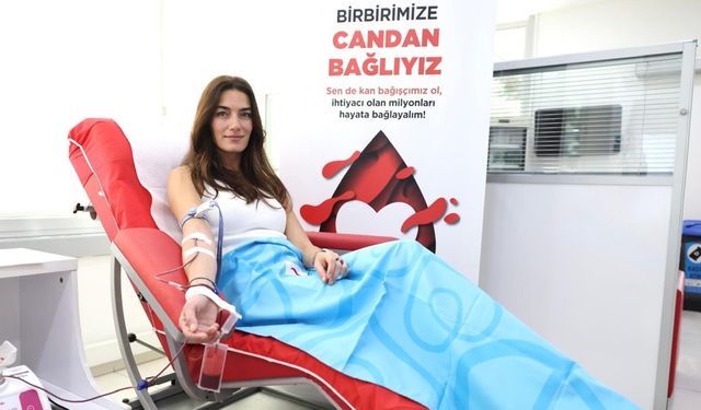 Ünlü isimler Kızılaya kan bağışı