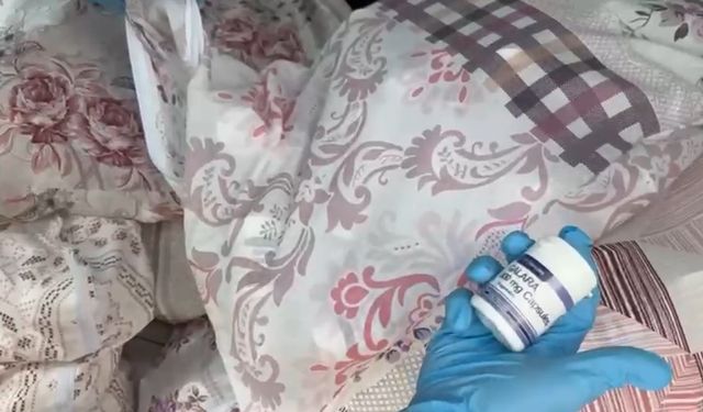 Yastık kılıflarında haplar ele geçirildi