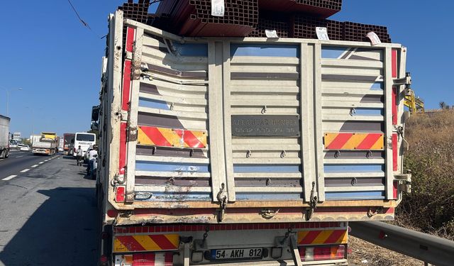 Yolcu otobüsü kamyona çarptı; 1'i ağır, 7 yaralı