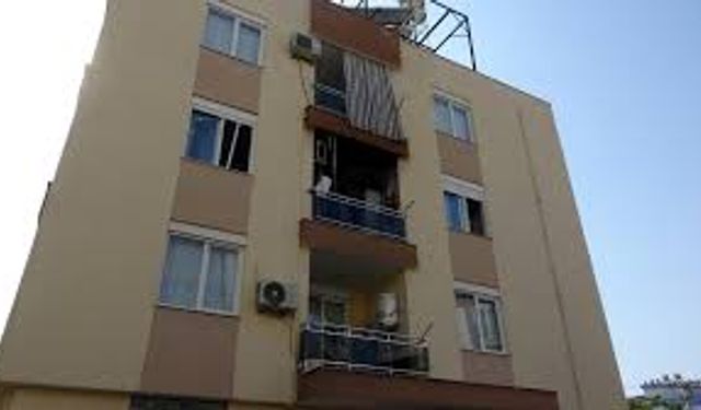 Balkonda çıkan yangına müdahale edildi